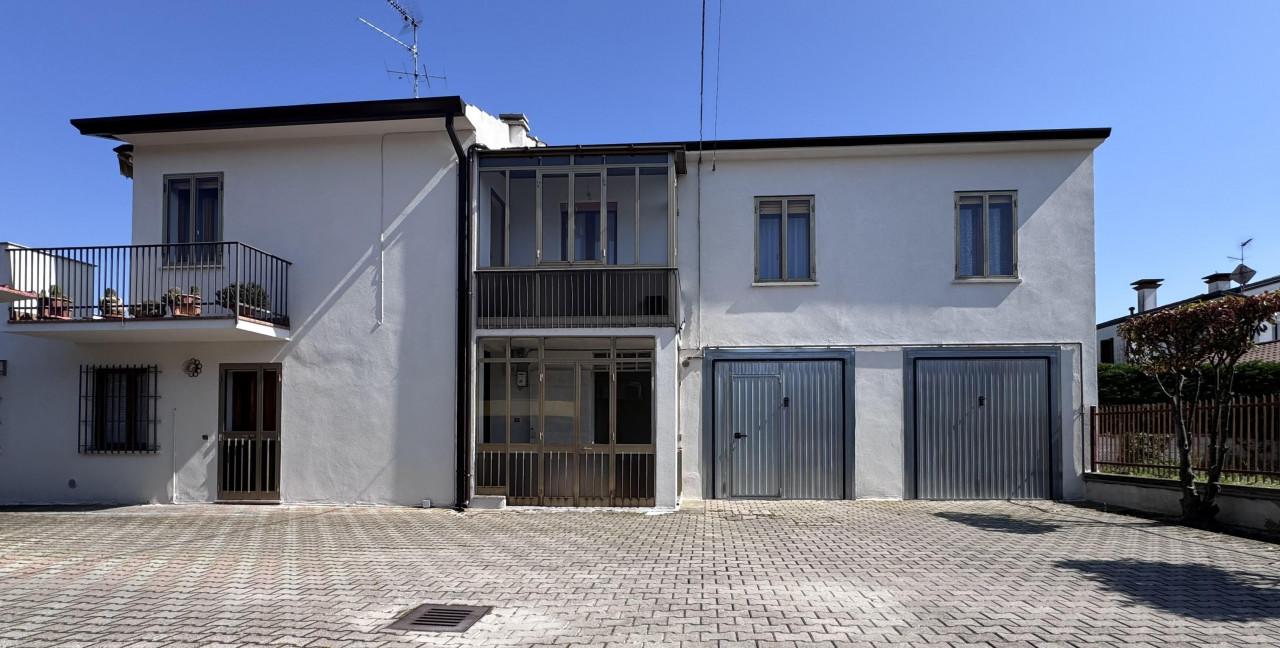 Casa indipendente, Villa Estense