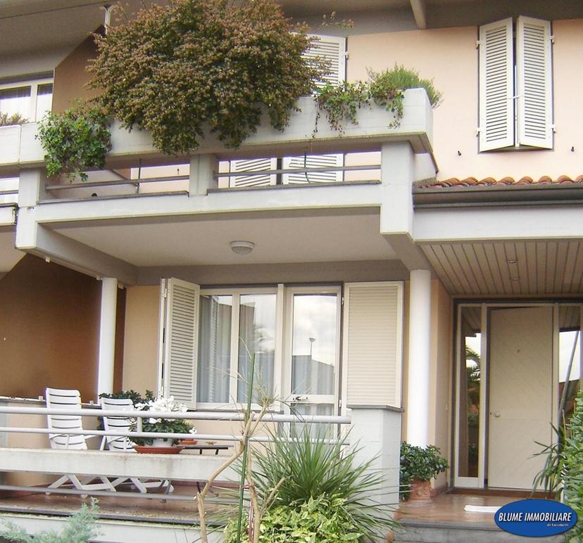 Villa a schiera, Viareggio