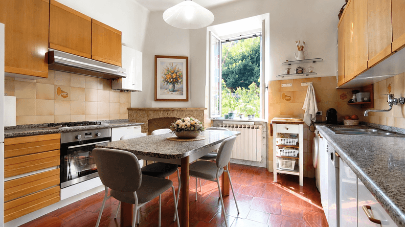 Appartamento in a Carriona 77, Carrara