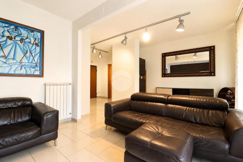Trilocale in Via Ernani Savini 5, Città Sant'Angelo