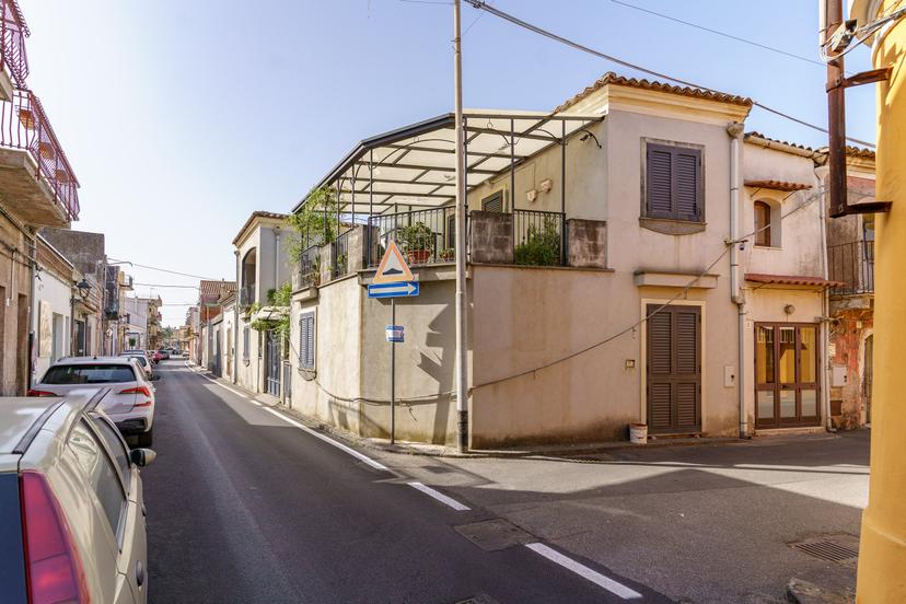 Casa indipendente in Via Giuseppe Verdi 7, Aci Bonaccorsi