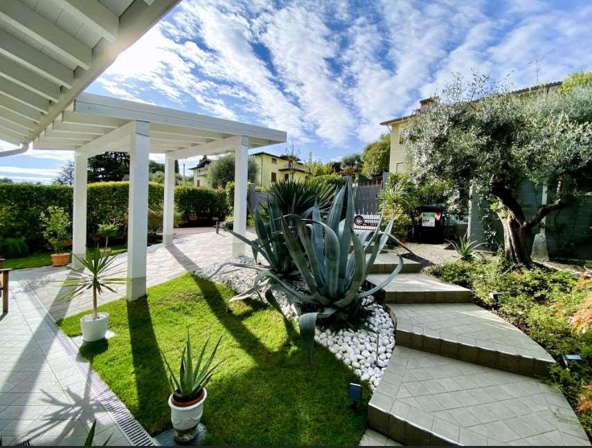 Villa unifamiliare in Via dei Prati , Polpenazze del Garda
