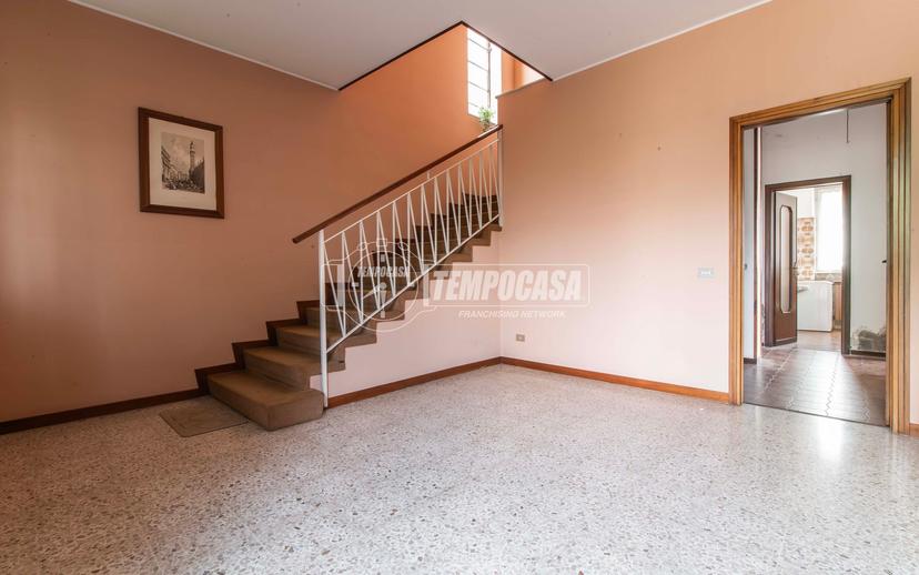 Villa a schiera in Via Rovereto 70, Gorla Minore — foto 3 di 5