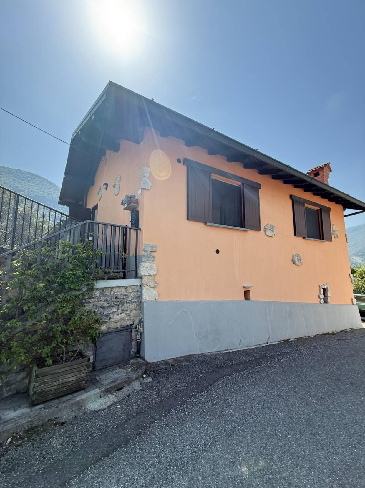Casa indipendente in Via Mortesina, Capizzone