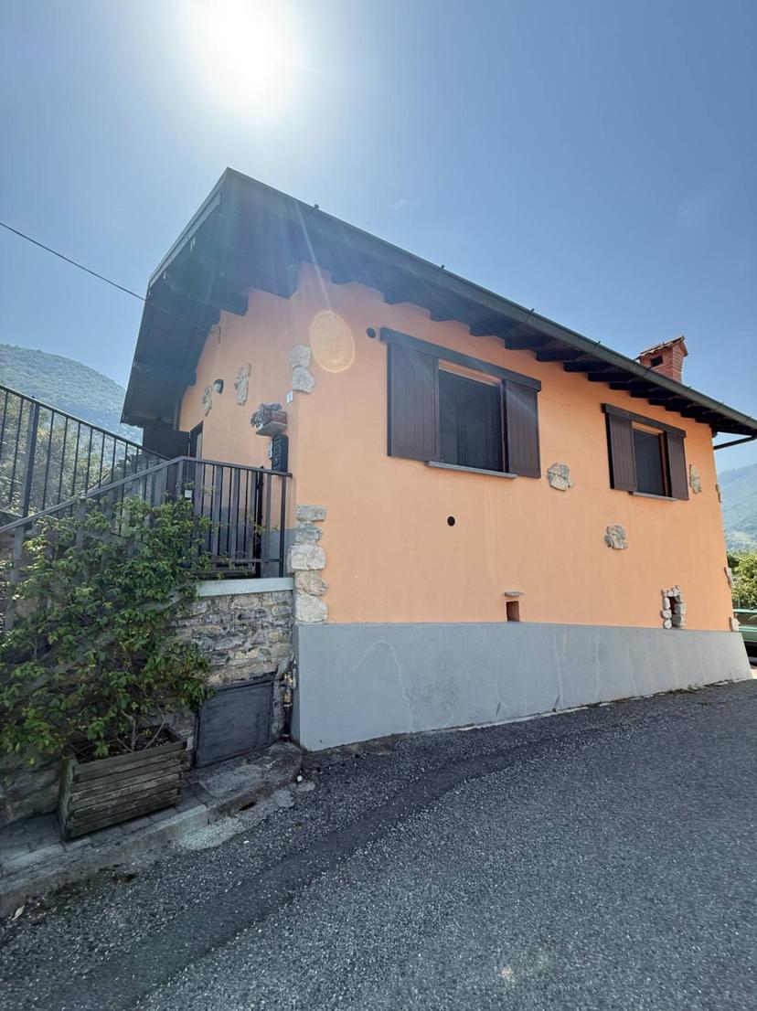 Casa indipendente in Via Mortesina, Capizzone