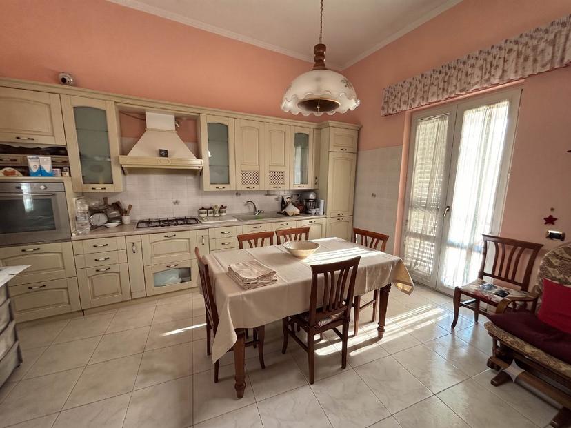 Villa in Via Campanile, Mondragone — foto 3 di 5