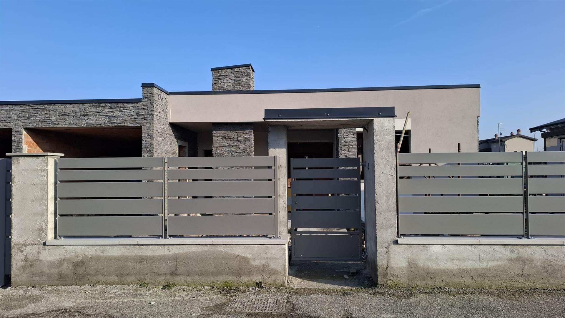 Villa bifamiliare in Strada Regina, Gossolengo