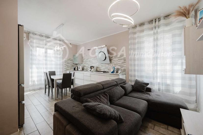 Porzione di villa in Strada Commenda 7/1, Parma