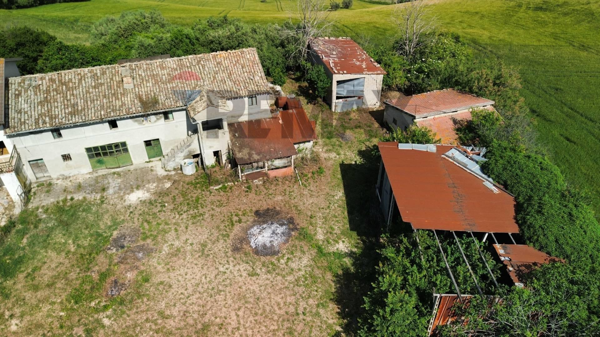 Rustico in Via Contrada Bore di Tenna 48, Fermo