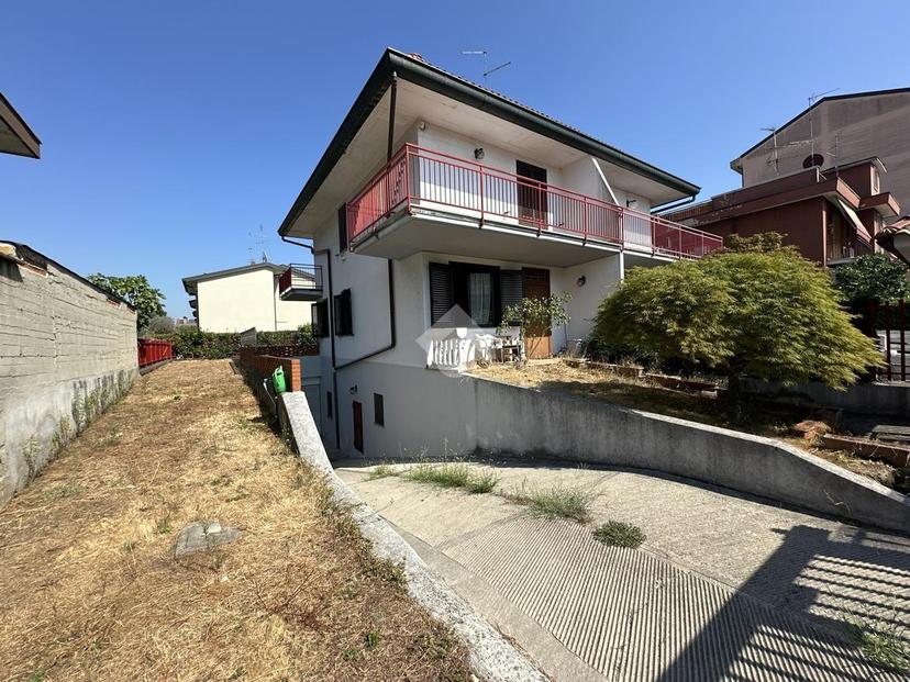 Villa in Via Sangalli 11, Carugate