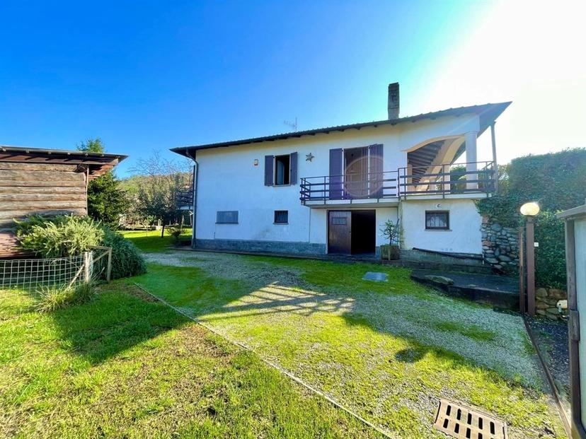 Villa in Via 1° Maggio, Azzate — foto 2 di 5