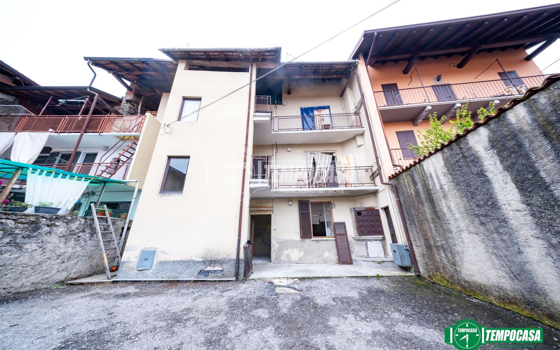 Casa indipendente in Via Guglielmo Marconi 28, Paruzzaro