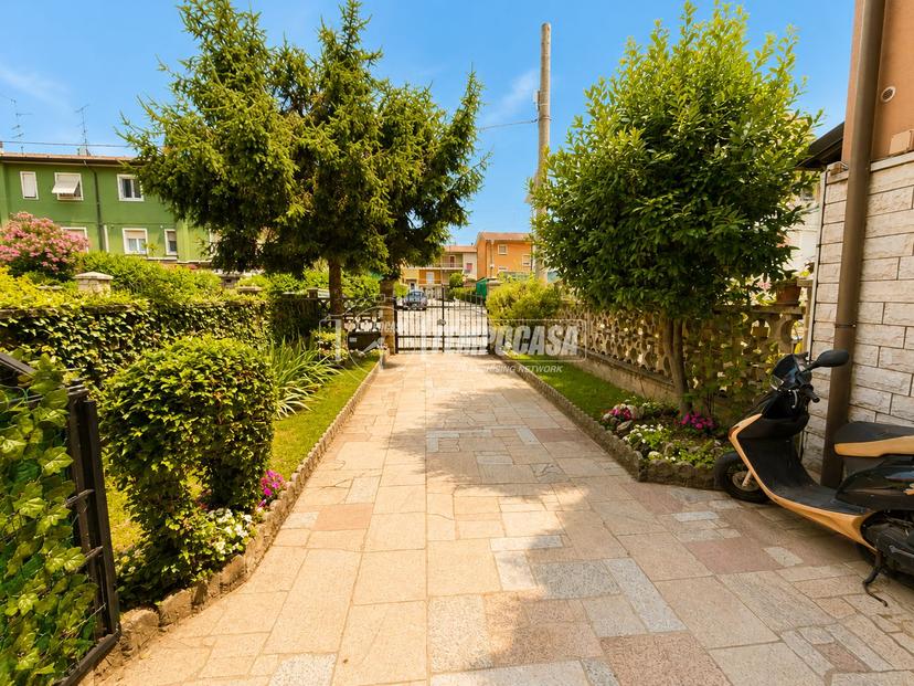 Villa a schiera in Traversa Diciottesima Villaggio Sereno 68, Brescia — foto 2 di 5