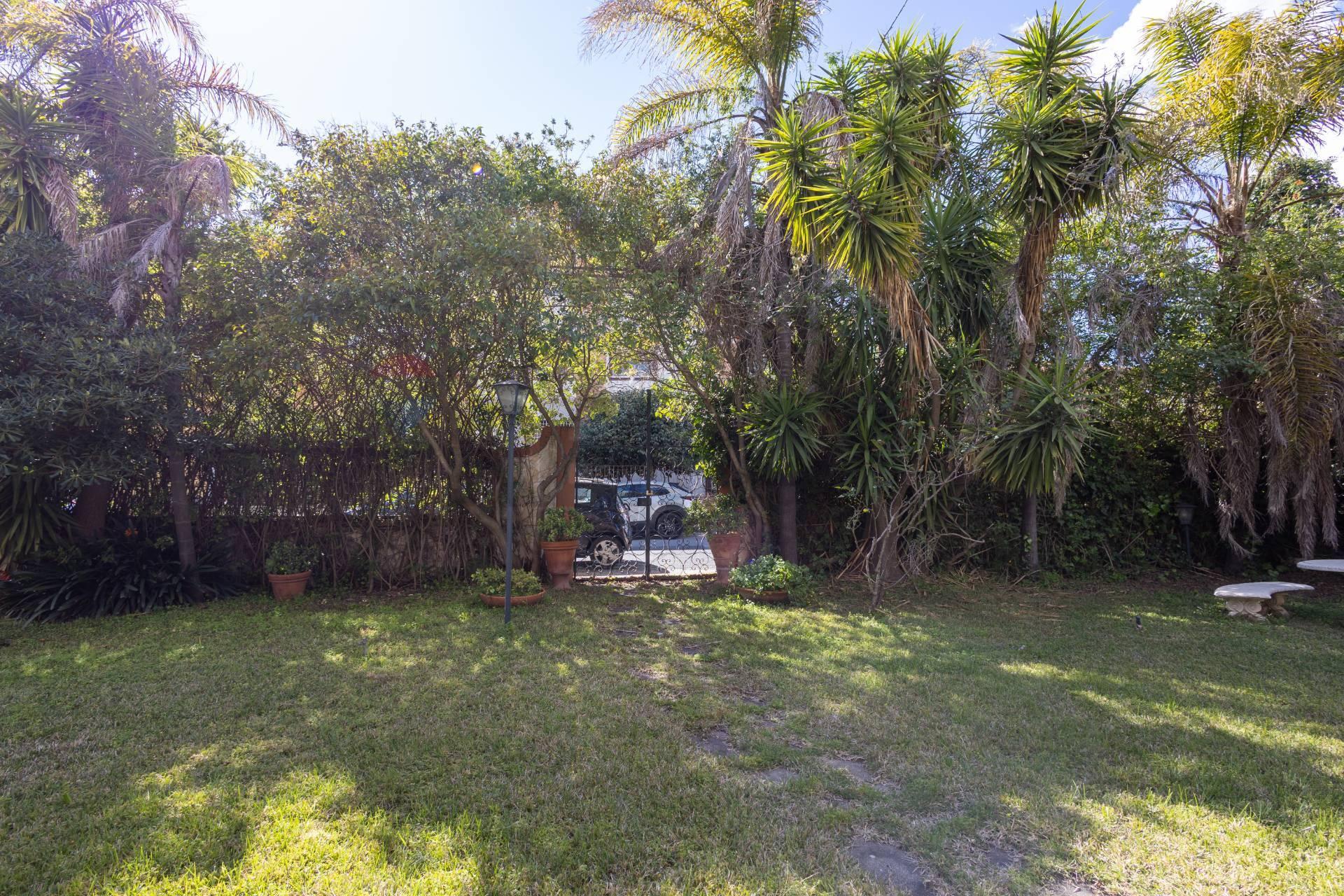 Villa in Via Alcide De Gasperi 21, Sant'Agata li Battiati