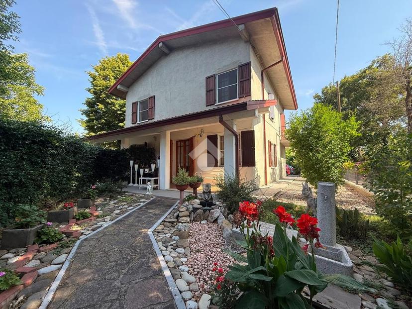 Villa in Via Cervi 1, Campegine — foto 3 di 5