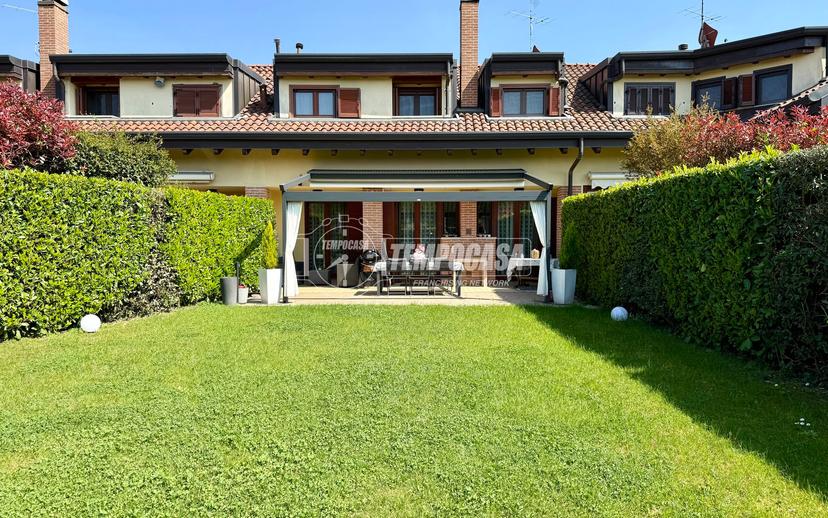 Villa a schiera in Via Foscolo Ugo 8/B, Casatenovo — foto 4 di 5