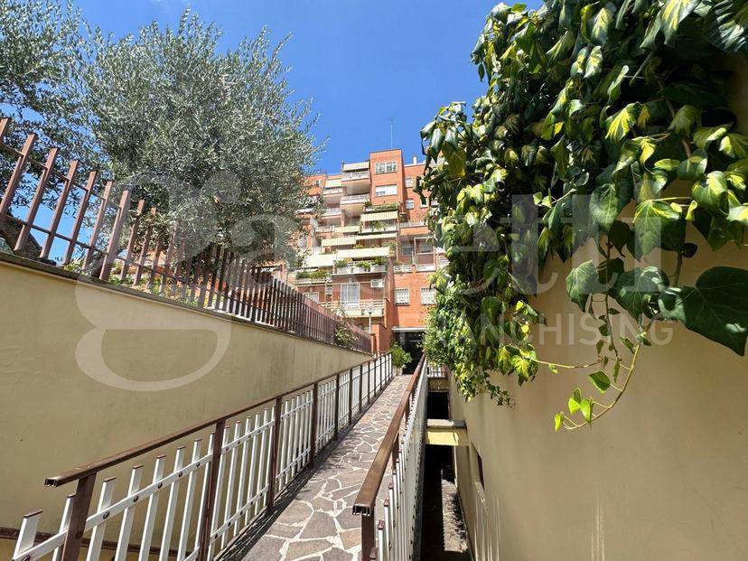 Quadrilocale in Via  Carlo Emilio Gadda 151, Roma