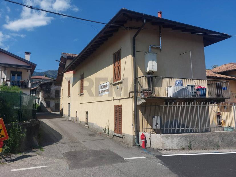 Bilocale, Barasso