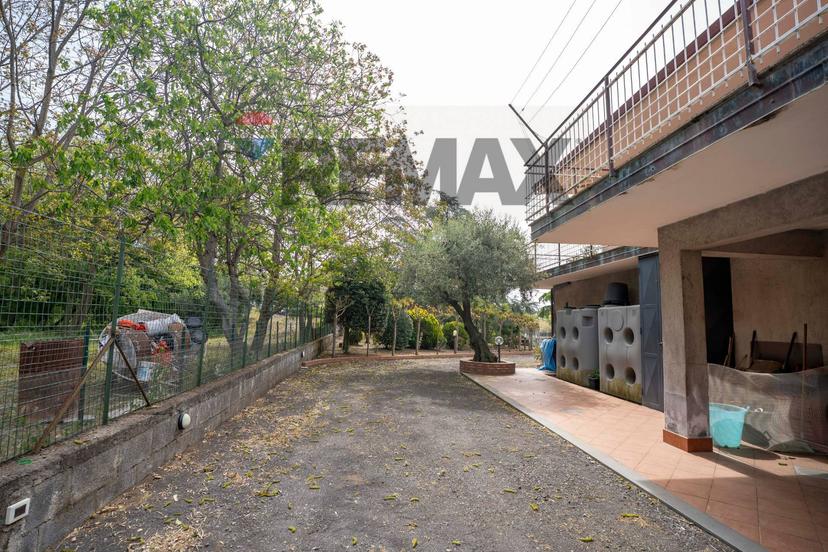 Villa in Via Dottor Giuffrida Snc, Ragalna — foto 3 di 5