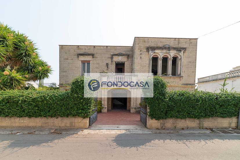 Villa, Racale