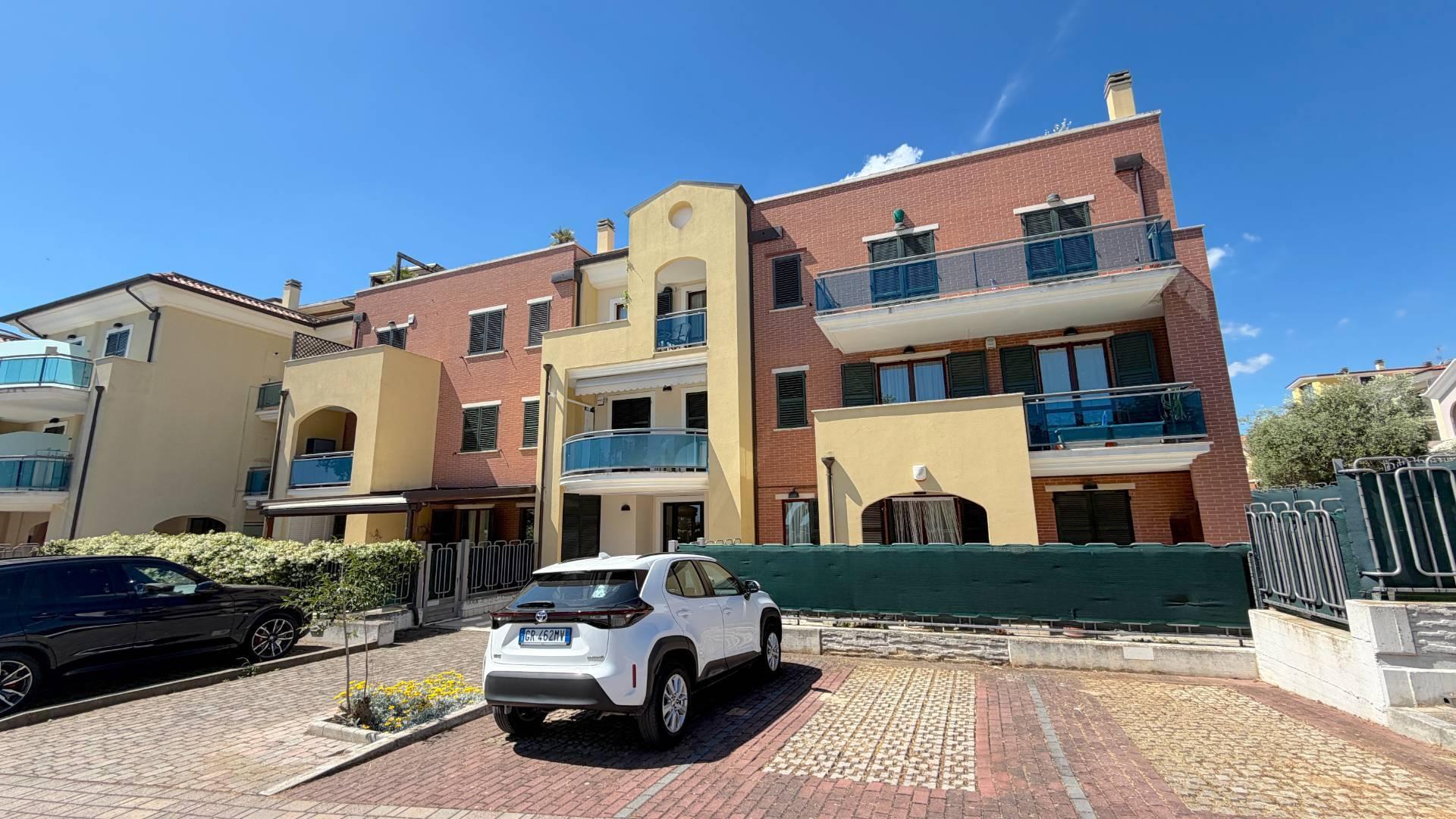 Trilocale in Via Francesco Cilea 143, Grottammare