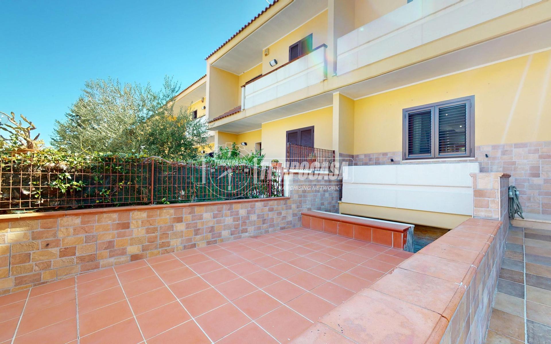 Villa a schiera in Via Frisini, Casamassima