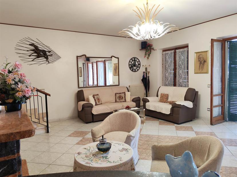 Casa indipendente in Via Lungo Lago Alicata, Magione — foto 2 di 5