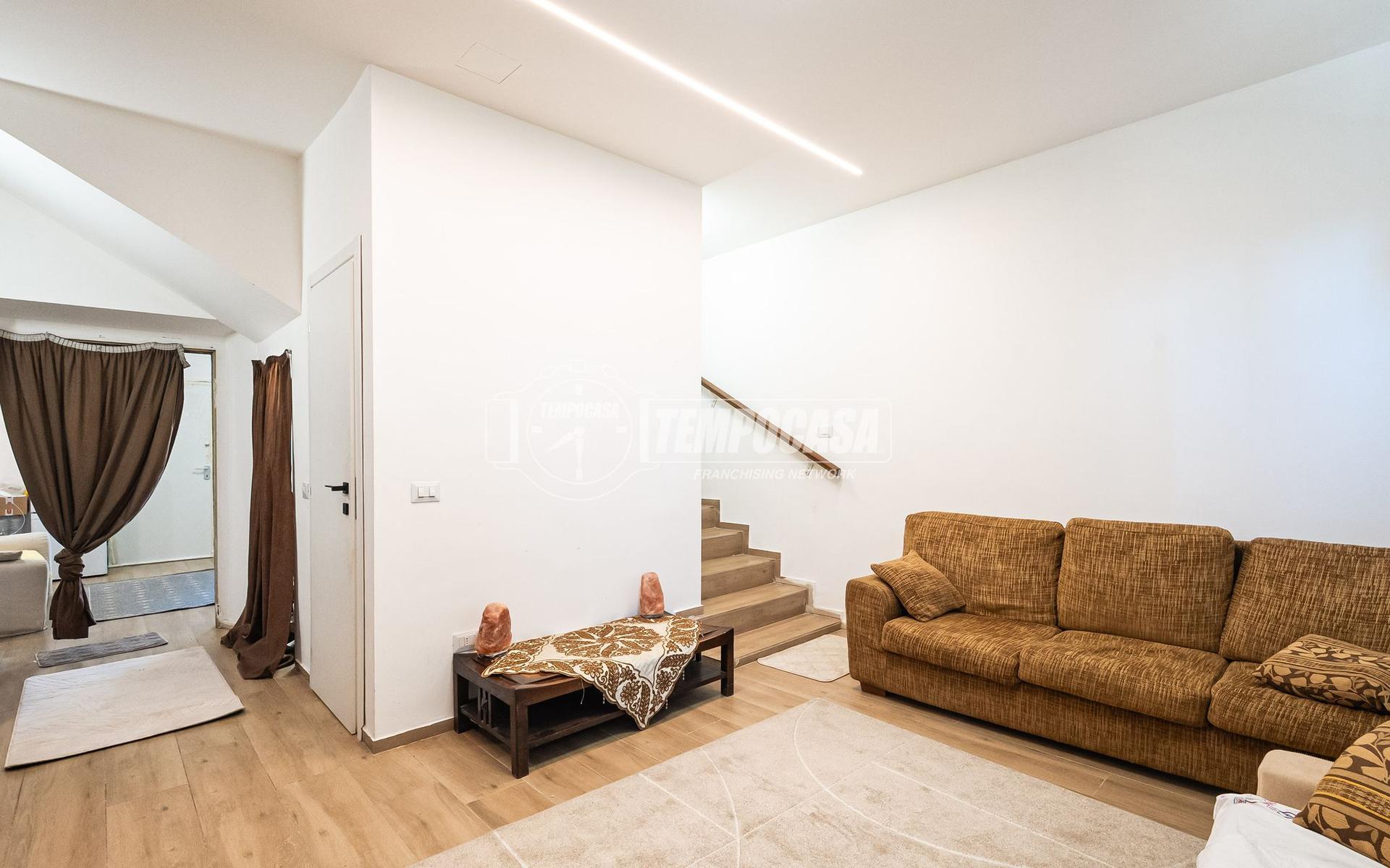 Trilocale in Via Carlo Bianchi 7, Inverigo