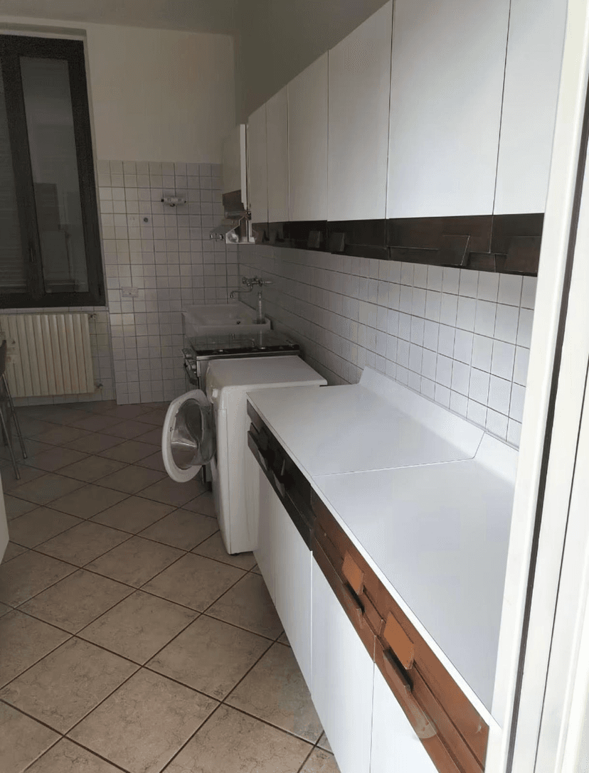 Stanza in appartamento in Via Livio Colzani, Seregno