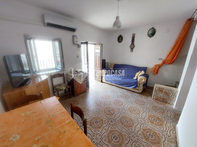 Casa indipendente in Via Macello, Santa Lucia del Mela