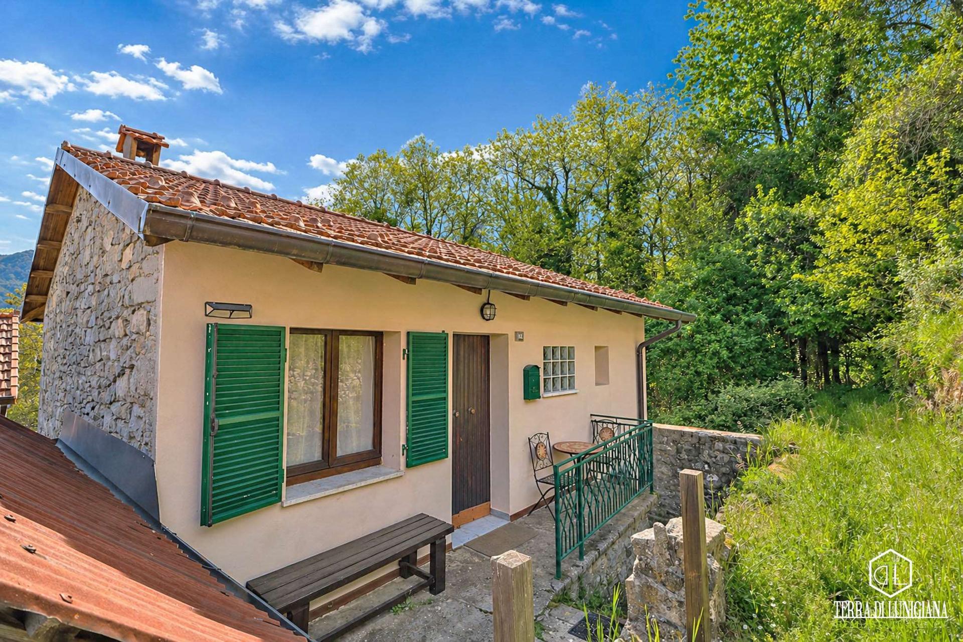 Casa indipendente in Località Veserada, Pontremoli