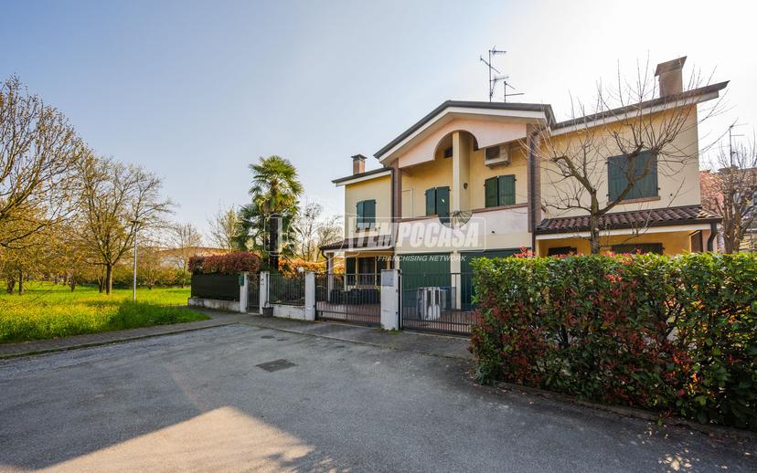 Villa a schiera in Via Manzotti 1/G, Correggio — foto 3 di 5