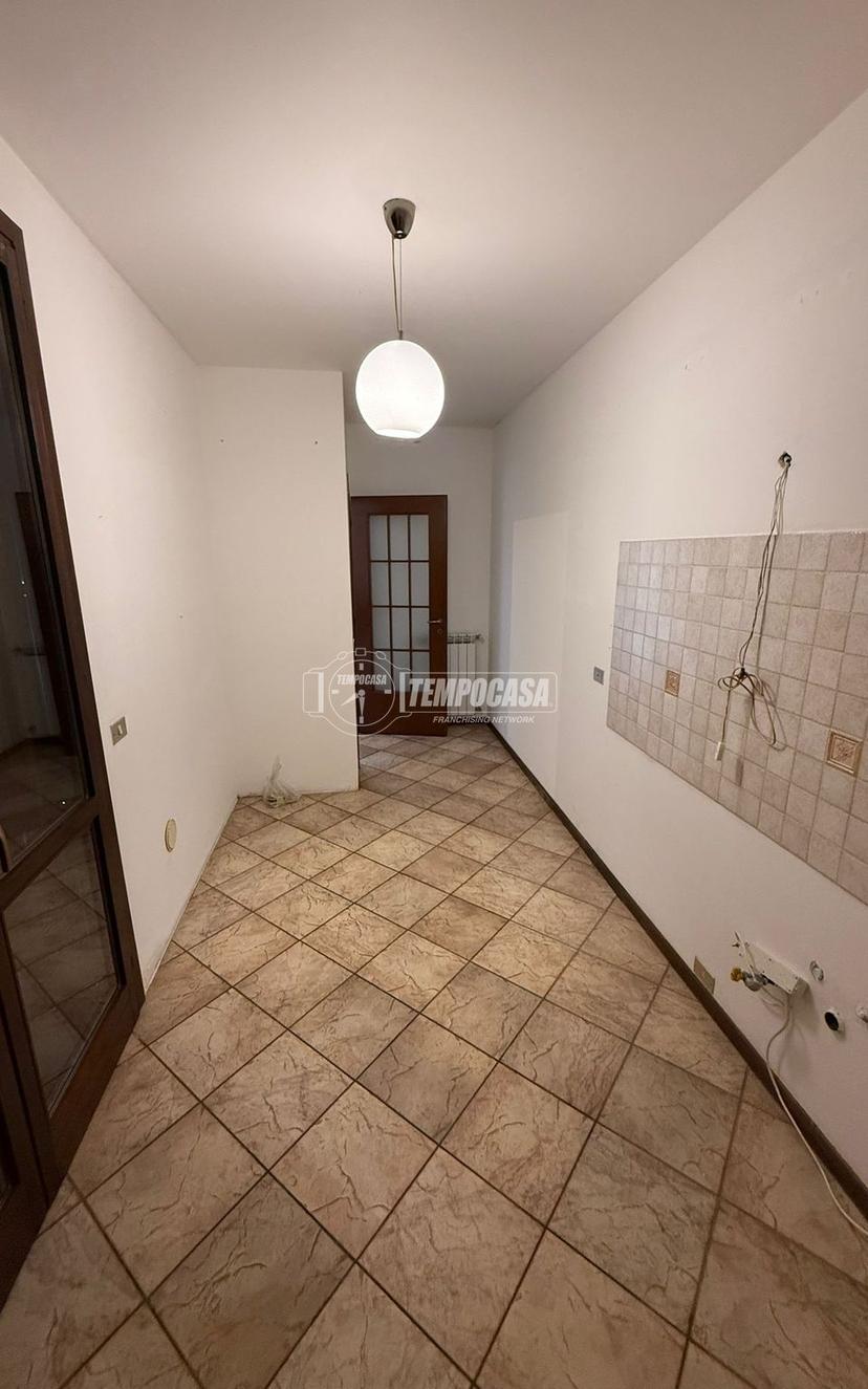 Trilocale in Via Lombardia 14, Olgiate Olona — foto 4 di 5