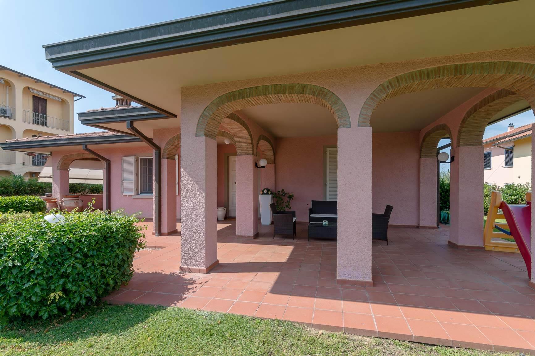 Villa, Monte San Savino