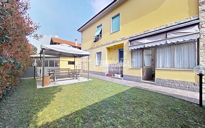 Trilocale in Via Silvio Pellico 19, Biassono
