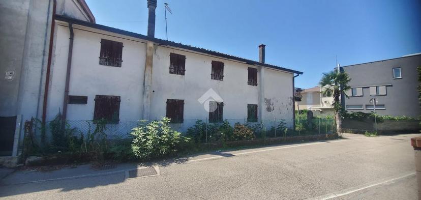 Villa in Via Chiesa 1, Loria — foto 2 di 5