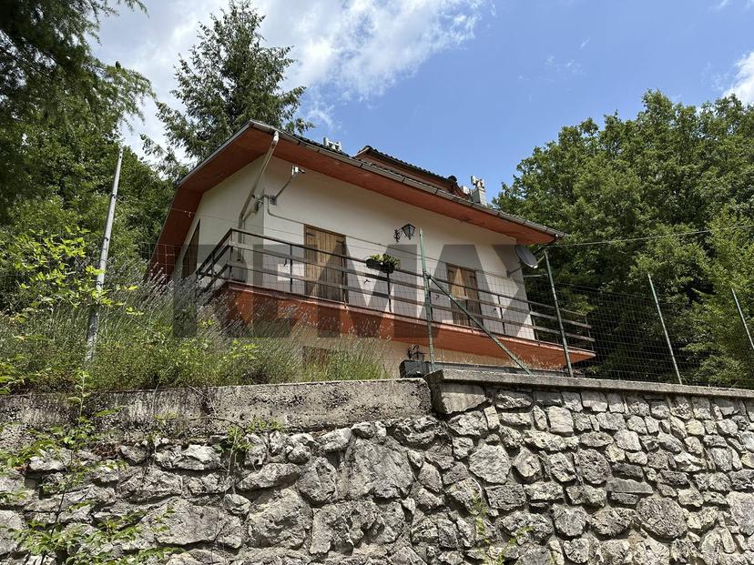 Casa indipendente in Sp di Pizzone Snc, Pizzone — foto 2 di 5