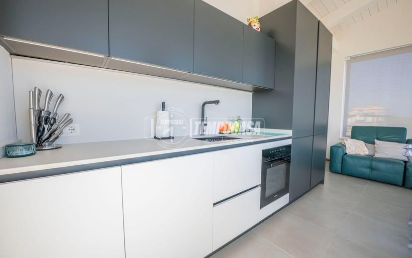 Bilocale in Lungomare Alcide De Gasperi 220, Grottammare — foto 3 di 5