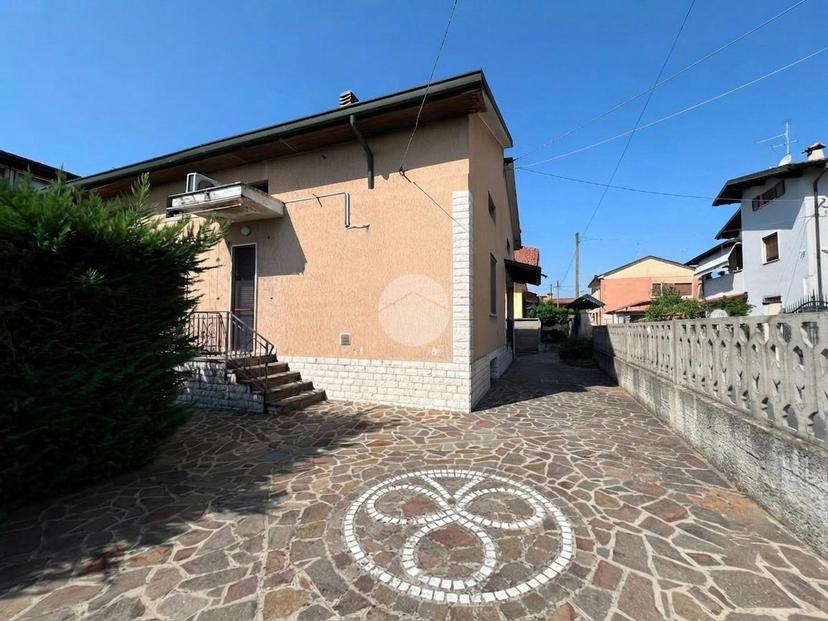 Villa in Via Tagliamento 1, Castrezzato — foto 3 di 5