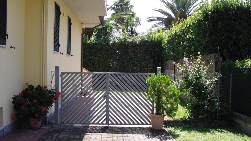 Villa bifamiliare, Massa — foto 4 di 5