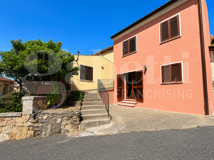 Casa indipendente in Piazza De Nicola 1, Torpè — foto 3 di 5