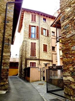 Bilocale in Vicolo Aosta 6, Colle Brianza