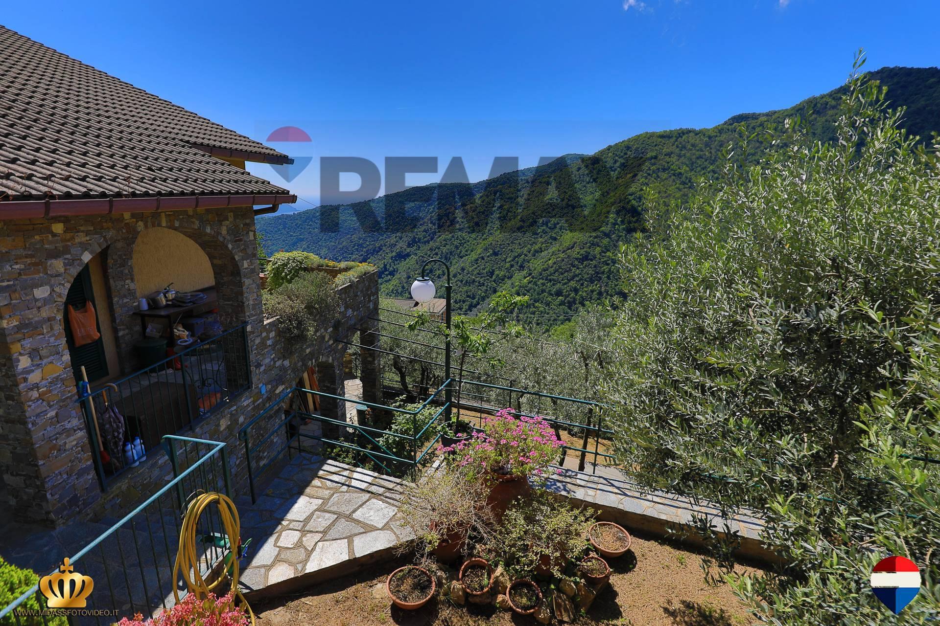 Casa indipendente in Passo Campetti 13, Avegno