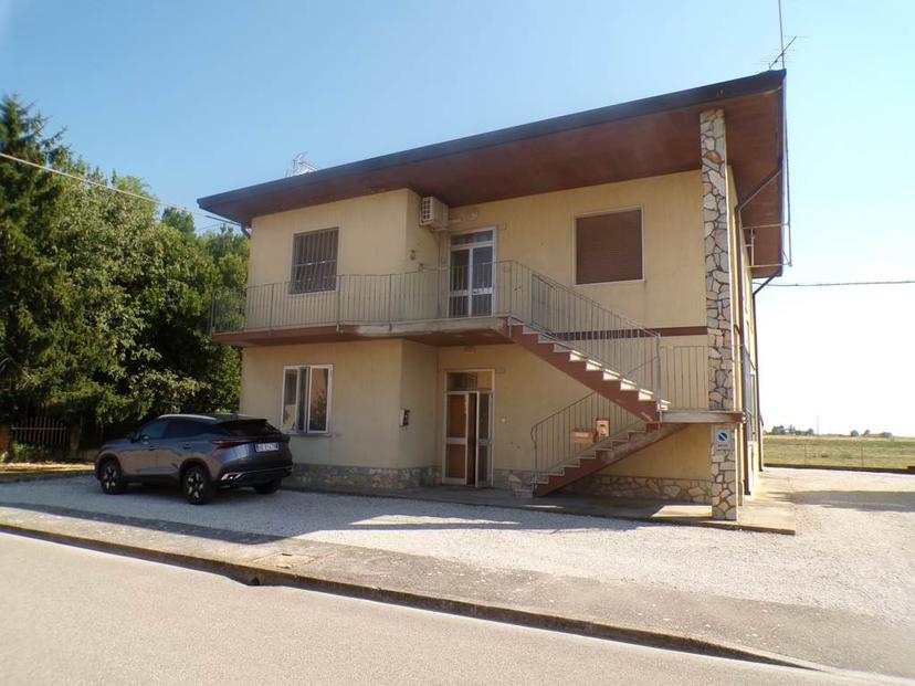Appartamento in Via Galilei, Ostellato