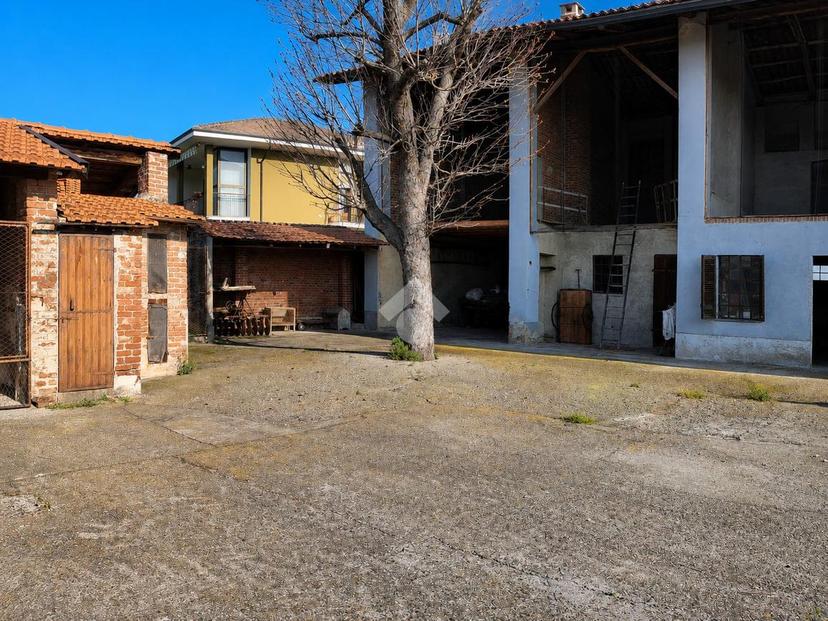 Casa indipendente in Via Lago 32, Alice Castello — foto 2 di 5