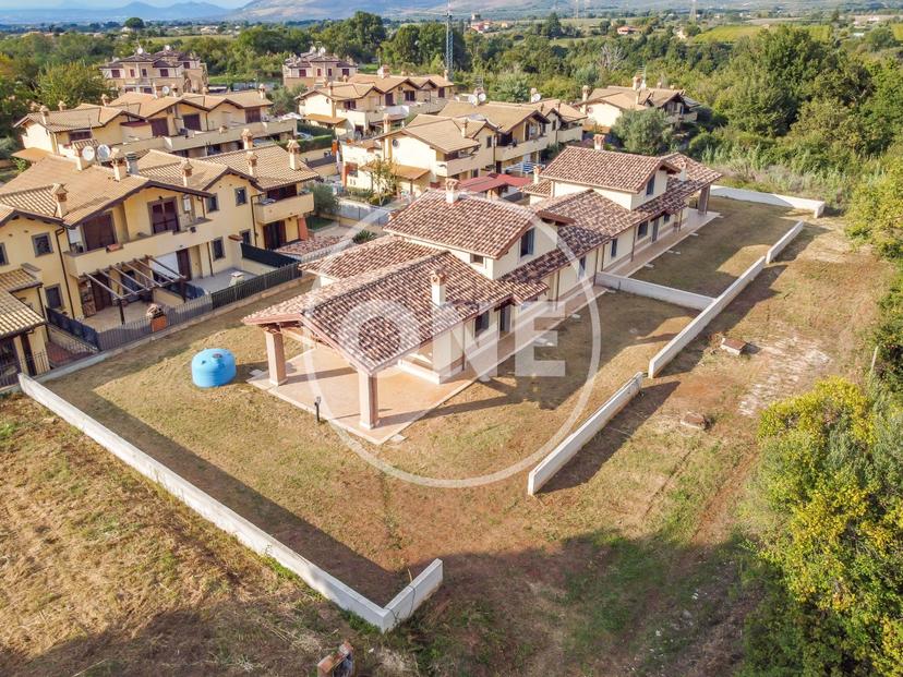 Villa bifamiliare in Via Albio Tibullo 1, Gallicano nel Lazio — foto 3 di 5