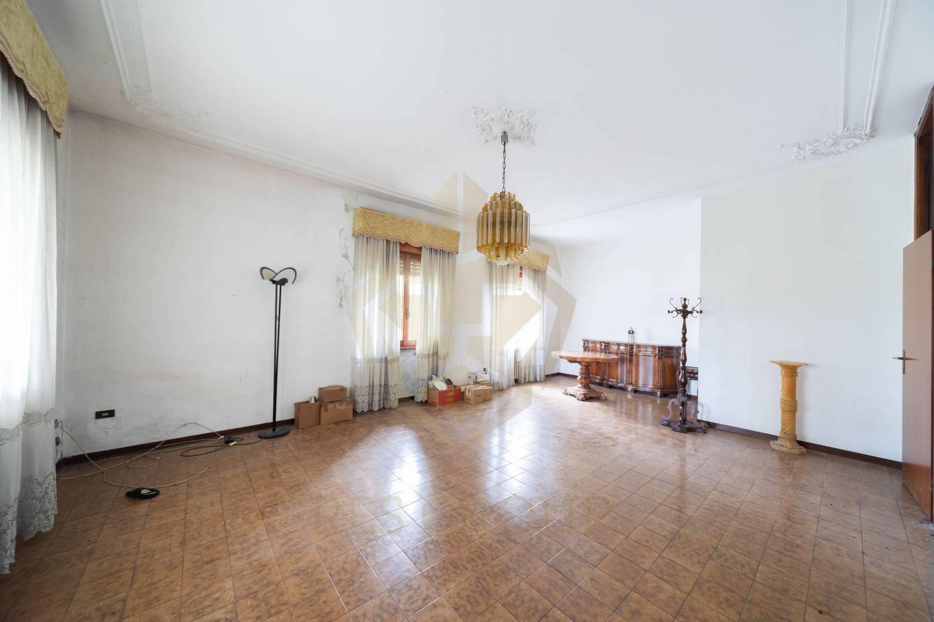 Casa indipendente in Via Ugo Bassi 42, Monza