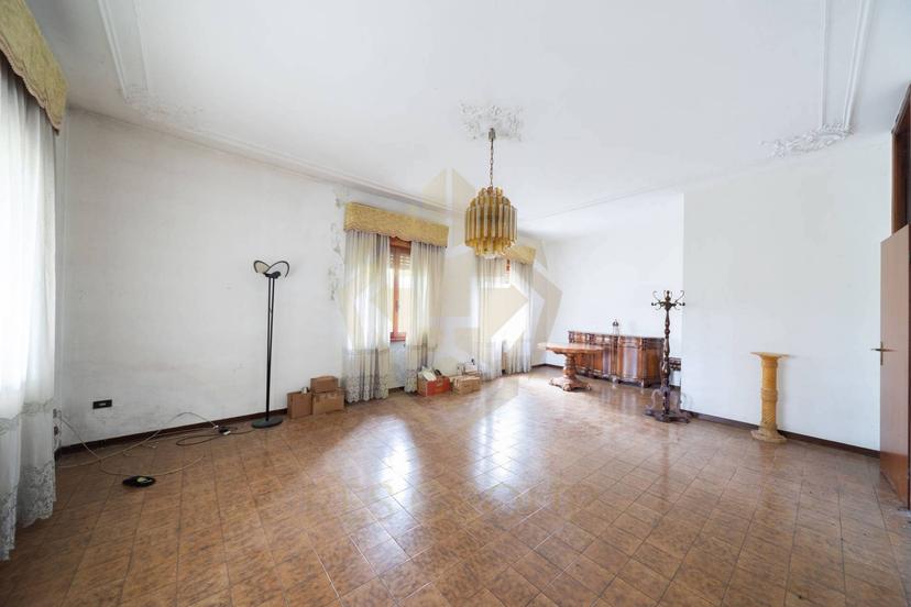 Casa indipendente in Via Ugo Bassi 42, Monza