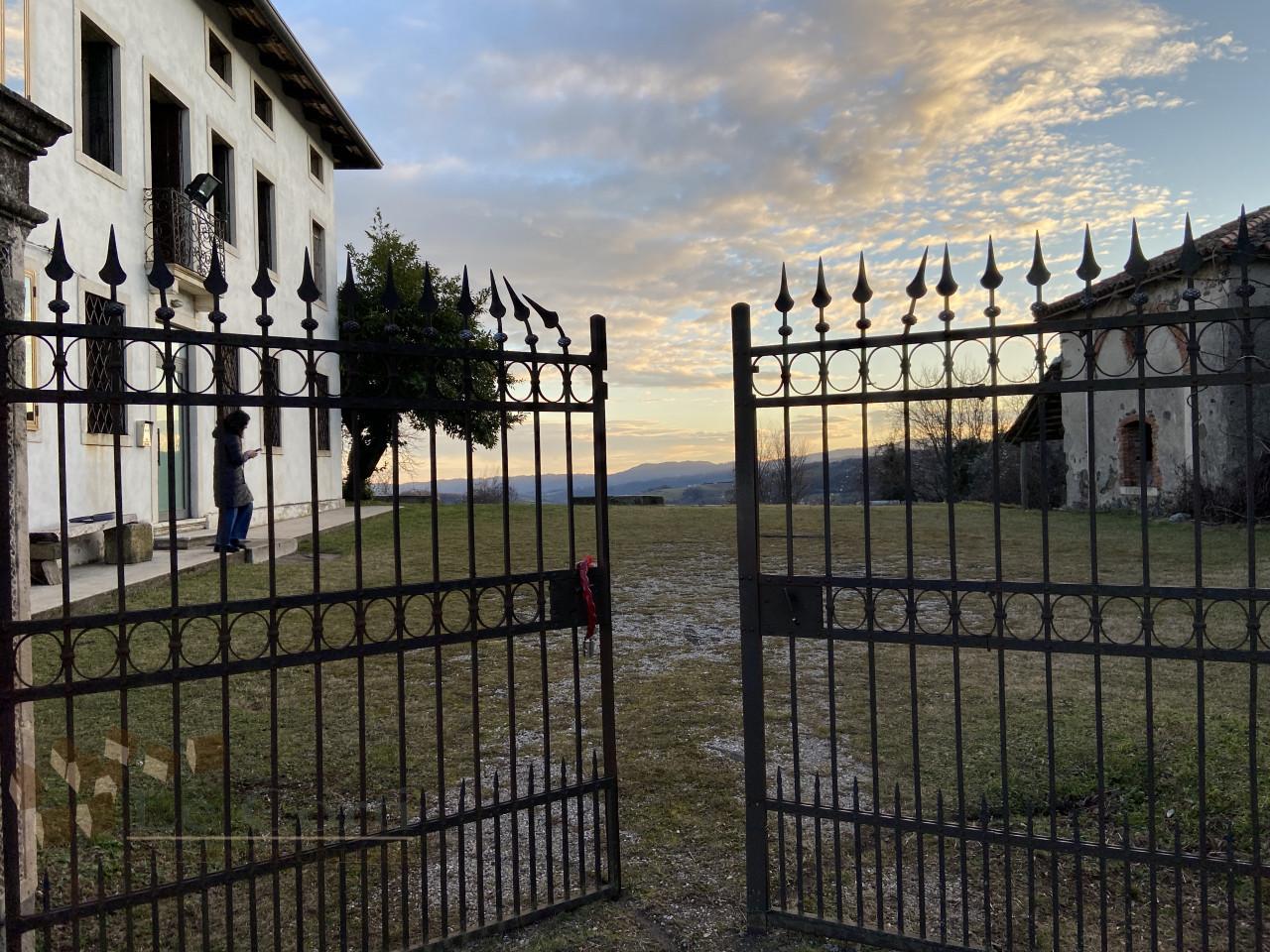 Villa, Brogliano