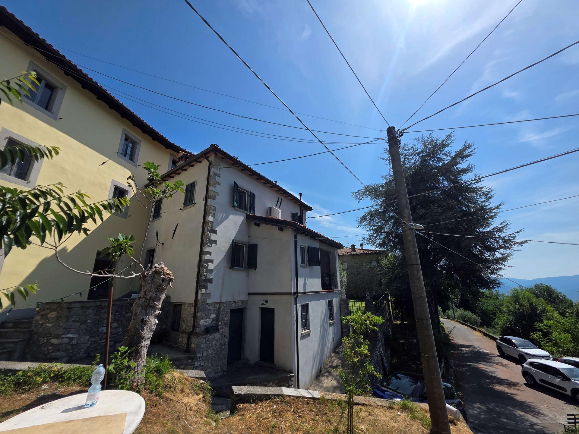 Casa indipendente in Promiana, Molazzana